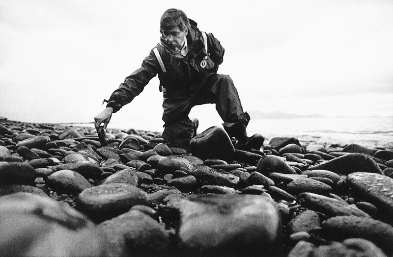 Illustration for article titled 10 Haunting Photos From the Exxon Valdez Oil Spill Catastrophe